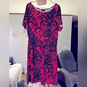 Women’s 1X R&B hot pink and black dress
